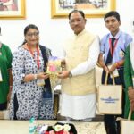 राष्ट्रपति भवन की यादें लेकर मुख्यमंत्री से मिले छत्तीसगढ़ के प्रतिभावान विद्यार्थी