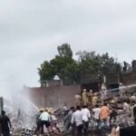 कौशांबी पटाखा फैक्ट्री हादसा: भीषण विस्फोट में 11 लोगों की दर्दनाक मौत, भाग रहे मुख्य आरोपी को मुठभेड़ के बाद पुलिस ने दबोचा