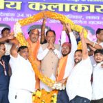 रायपुर : अंतर्राष्ट्रीय कलाकार दिवस पर बानबरद में आयोजित पंडवानी महासम्मेलन में शामिल हुए मुख्यमंत्री श्री विष्णुदेव साय